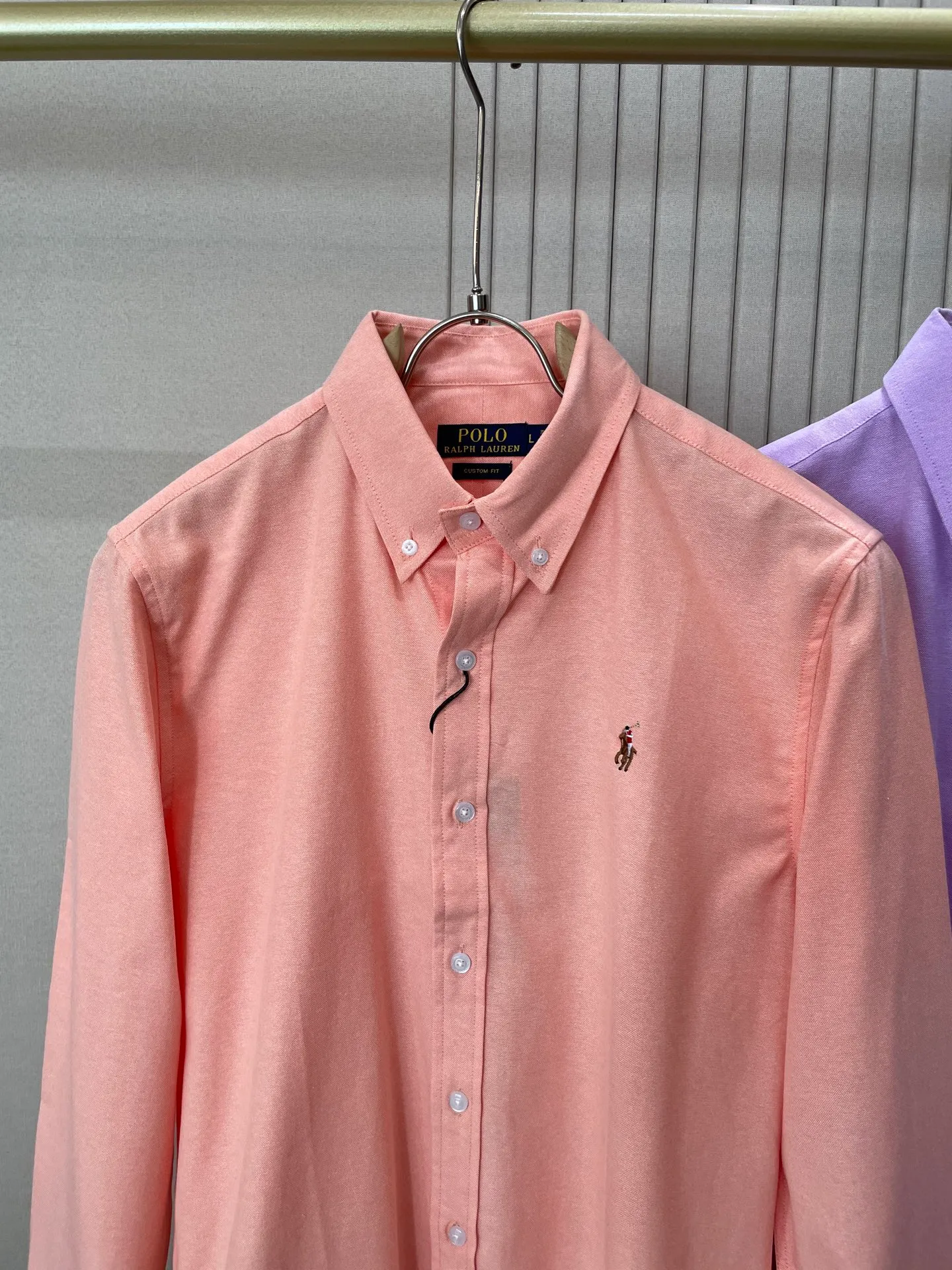 P220 🌸🌸🌸 POLO Ralph Lauren [High Quality] Classic shirt! Classic casual shirt made of pure cotton fabric with unique design, simple, clean and classic version design. It is a versatile style that can be switched at will. The fabric feels soft and delicate, highly breathable, close to the skin and comfortable to wear. It can be worn alone as an inner layer. Its versatile performance is beyond your imagination! The upper body of the ready-to-wear is simple and classic yet elegant! Size:M-XXL